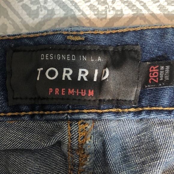 Torrid High Rise Curvy Crop Jeans 26R - Picture 3 of 12